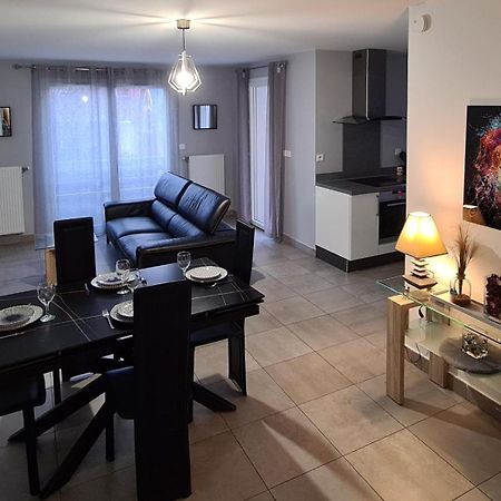 Appartement De Standing Au Centre De Chassieu Ngoại thất bức ảnh